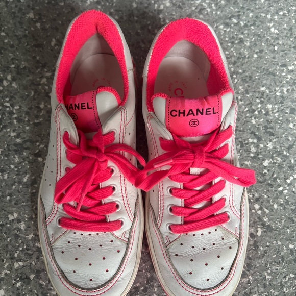 Interlocking CC Logo Calfskin Sneakers - Picture 4 of 8